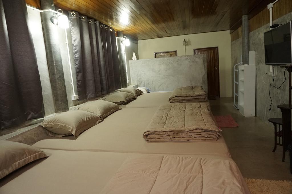 Bansuwan Homestay Amphawa Quarto foto