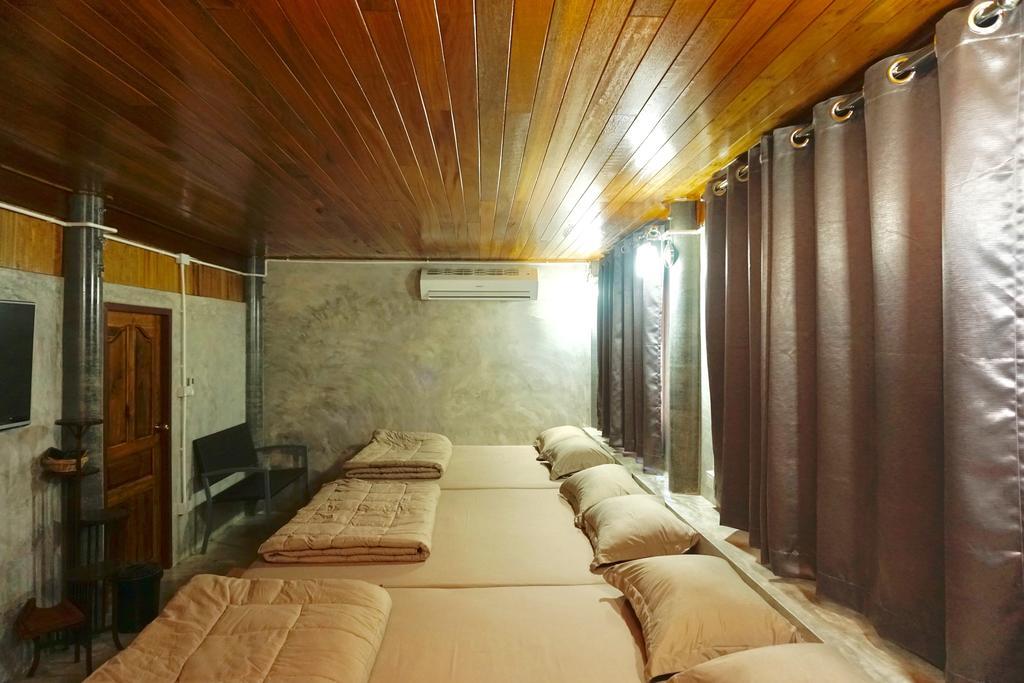 Bansuwan Homestay Amphawa Quarto foto